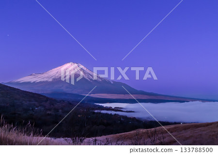 Sea of clouds and crimson Fuji from Lake Yamanaka at dawn Sea of clouds and crimson Fuji from Lake Yamanaka at dawn 133788500