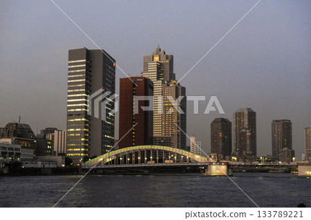 Early winter evening, looking down the Sumida River at Kachidoki Bridge 133789221