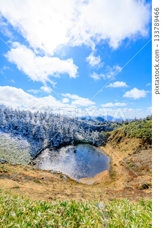 Snow-covered autumn scenery at Megane Swamp in Hachimantai City, Iwate Prefecture 133789466