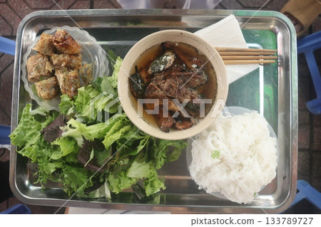 在越南河內吃的烤肉米粉 133789727