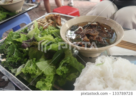 在越南河內吃的烤肉米粉 在越南河內吃的烤肉米粉 133789728