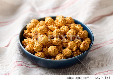 Caramel popcorn 133790131