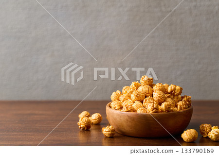 Caramel popcorn Caramel popcorn 133790169