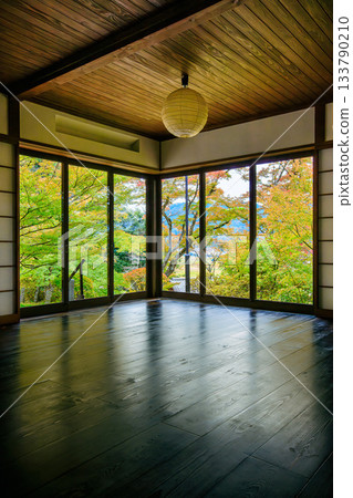 Bunchizuri Kannon Temple in autumn (Fukushima City, Fukushima Prefecture, late October afternoon) 133790210