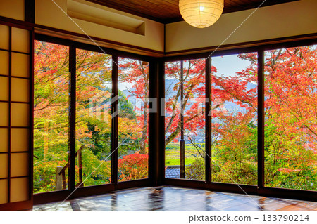 秋色正濃時分的文智津觀音寺(福島縣福島市,11月初的下午) 秋色正濃時分的文智津觀音寺(福島縣福島市,11月初的下午) 133790214