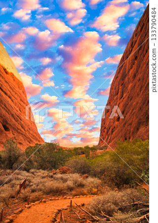奧爾加山壯麗的V字形山谷：風之谷的壯麗景色 133790484