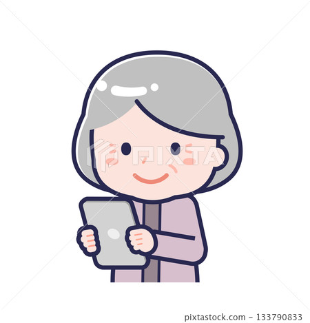 一位身著休閒裝的「老年」女性正在使用平板電腦 133790833