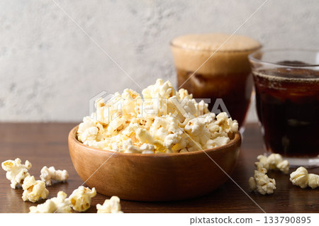 Popcorn served on a plate 133790895