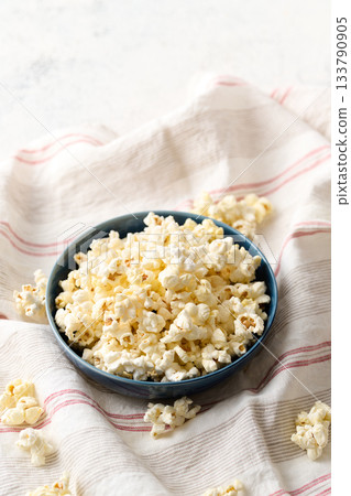 Popcorn served on a plate 133790905