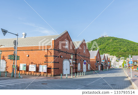 北海道函館的熱門旅遊景點：金森紅磚倉庫和函館山 133793514