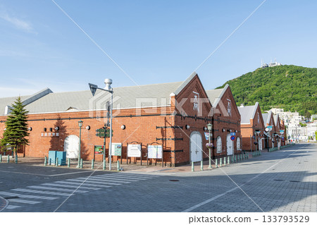 北海道函館的熱門旅遊景點：金森紅磚倉庫和函館山 133793529