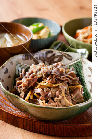 煮牛肉牛排 133793824