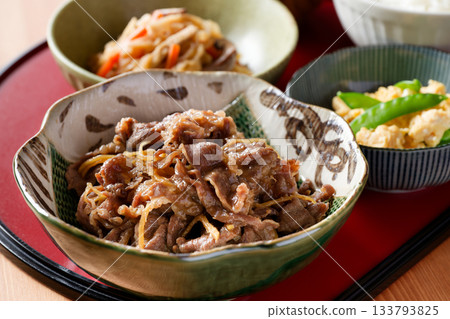 煮牛肉牛排 133793825