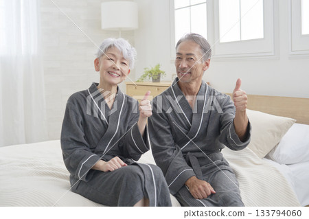 老年夫婦臥室裡有個好兆頭 133794060
