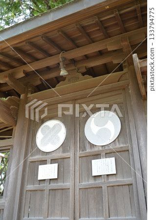 Heavy wooden gate Heavy wooden gate 133794775