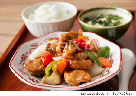 sweet and sour pork	 133795683