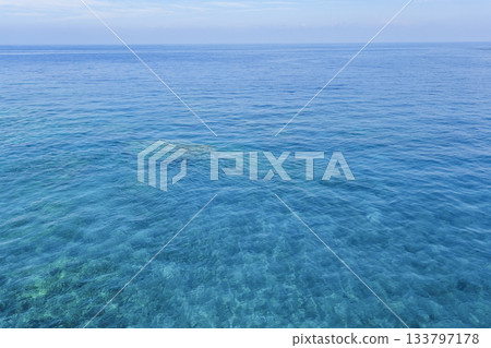 從古式橋上望去，東海海面清澈透明。 133797178