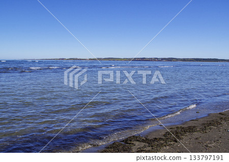 從漂浮在根室灣的春國台看到的根室街景 133797191