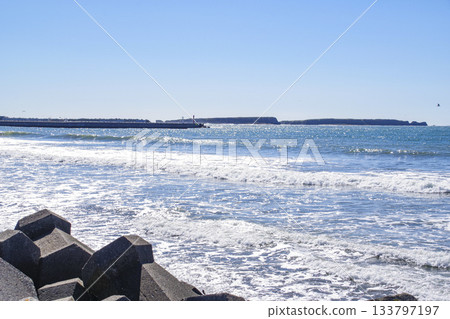 Yuchi Island and Chitomoshiri Island off the coast of Yuchi Bay 133797197