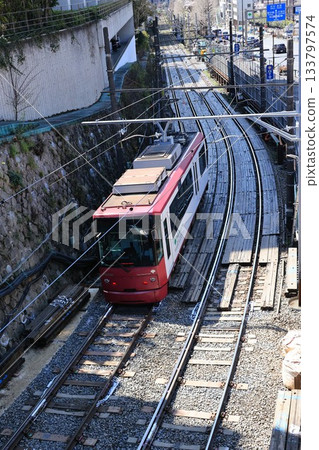 東京櫻花電車駛過千歲橋，開往早稻田方向 133797574
