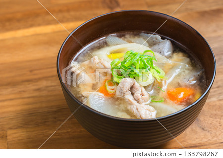 A lot of pork soup 133798267