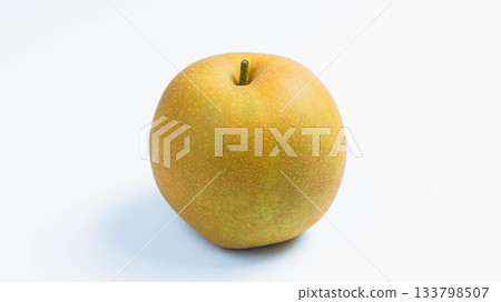 新鮮日本梨（白色背景） 133798507