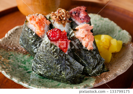 rice ball  133799175