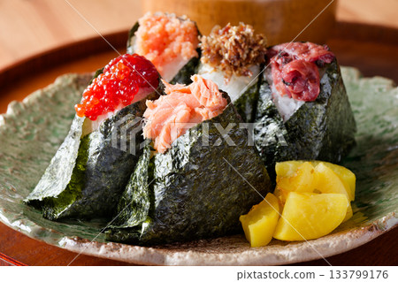 rice ball  133799176