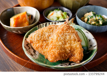 deep-fried horse mackerel   133799244