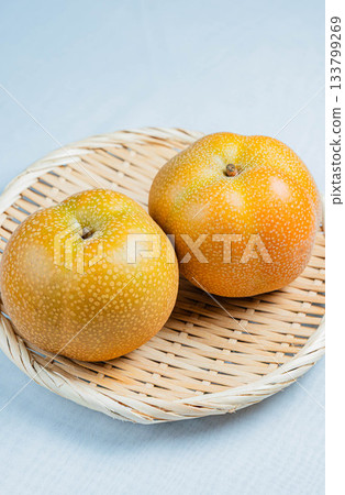 盛於竹籃中的幸水梨 133799269
