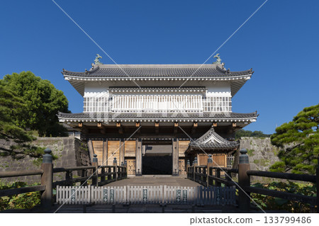 鹿兒島城的五郎門在藍天的襯托下格外醒目。 133799486