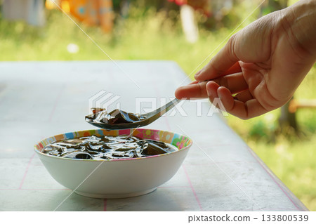 Grass jelly in syrup 133800539