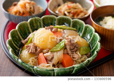 肉和土豆 133800596