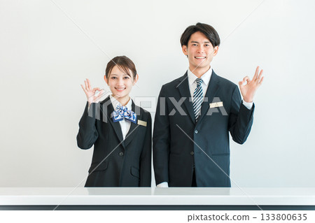 Counter, concierge working at the front desk, hotelier, male and female front desk staff (ok, recommended) Counter, concierge working at the front desk, hotelier, male and female front desk staff (ok, recommended) 133800635