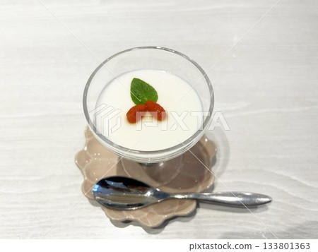 Delicious almond tofu 133801363