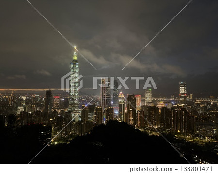 Taiwan Taipei night view from Elephant Mountain 133801471