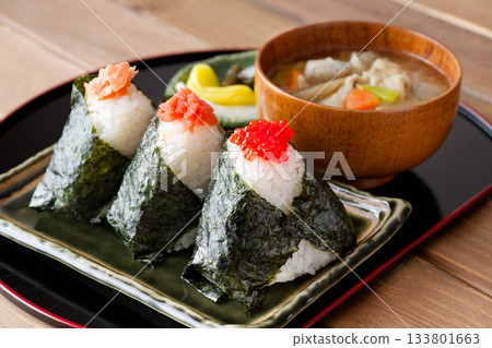 rice ball  133801663