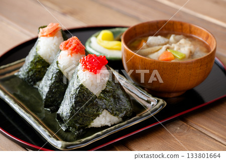 rice ball  133801664