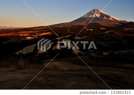 Mount Fuji at sunrise from the Torigoki Plateau Observatory on Mount Echizen in the Aitaka Mountains Mount Fuji at sunrise from the Torigoki Plateau Observatory on Mount Echizen in the Aitaka Mountains 133802421