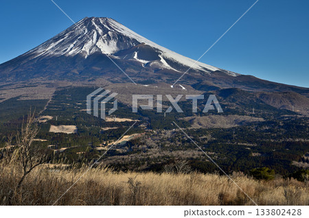 Mount Fuji and the Hoei Crater in winter, seen from Mount Echizen in the Ashitaka Mountains 133802428