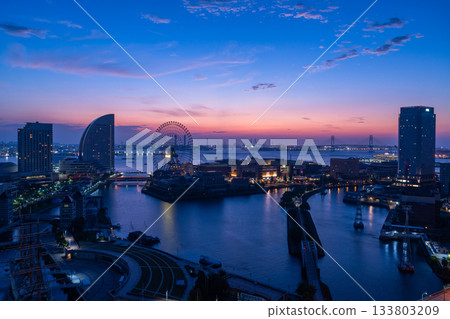 Kanagawa Prefecture: Dawn in the Yokohama Bay Area 133803209
