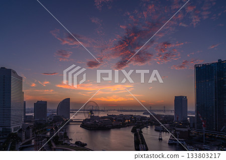Kanagawa Prefecture: Dawn in the Yokohama Bay Area 133803217