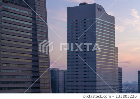 Kanagawa Prefecture: Dawn in the Yokohama Bay Area 133803220