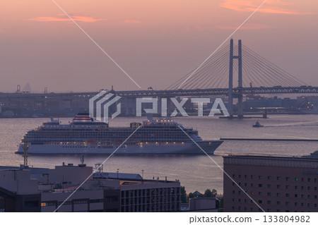Kanagawa Prefecture: Dawn in the Yokohama Bay Area 133804982