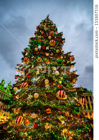 Brussels Grand Place Christmas Tree With Festive Lights Brussels Grand Place Christmas Tree With Festive Lights 133807516
