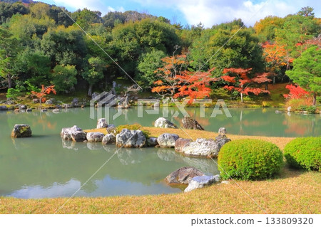 秋日的天龍寺(京都市草源池) 秋日的天龍寺(京都市草源池) 133809320