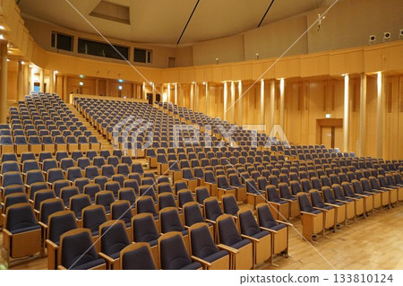 演出前音樂廳觀眾席 133810124