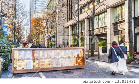 東京站丸之內仲通商店街[東京都千代田區] 133811451