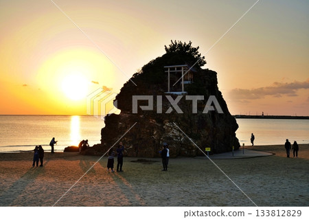 稻佐海灘的日落(日本遺產「出雲,落日聖地」) 稻佐海灘的日落(日本遺產「出雲,落日聖地」) 133812829