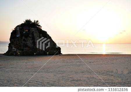 稻佐海灘的日落(日本遺產「出雲,落日聖地」) 稻佐海灘的日落(日本遺產「出雲,落日聖地」) 133812836